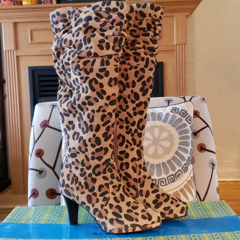 Tall leapord suede boots